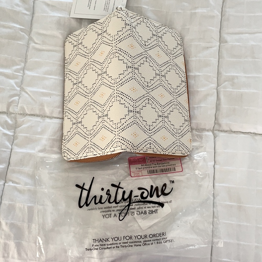 All about the Benjamins classic wallet. New with tags